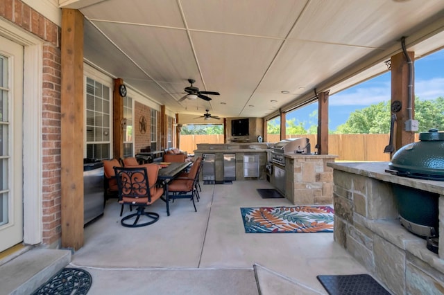 view of patio featuring an outdoor kitchen, area for grilling, and ceiling fan