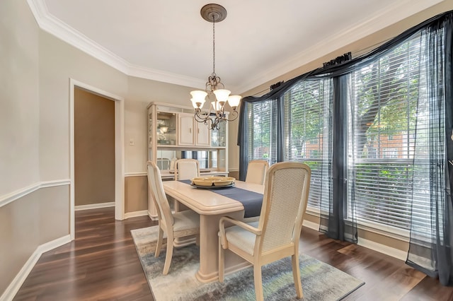 dining room featuring crown molding, dark hardwood / wood-style floors, and a chandelier