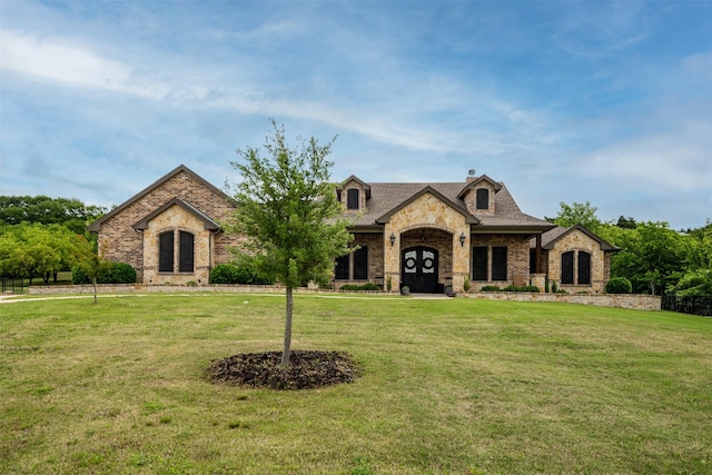 view of front of home featuring a front yard