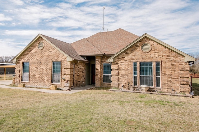 view of front facade with a front yard