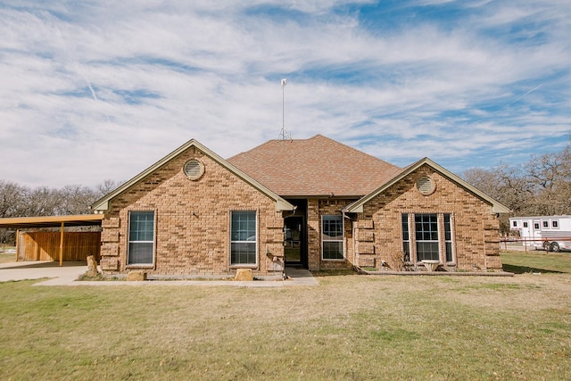 view of front facade featuring a carport and a front lawn