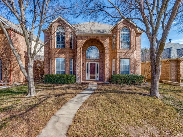 view of front facade with a front yard