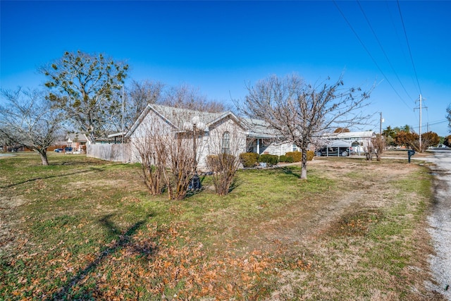 view of front of home featuring a front lawn