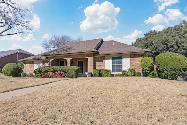 single story home featuring a front yard