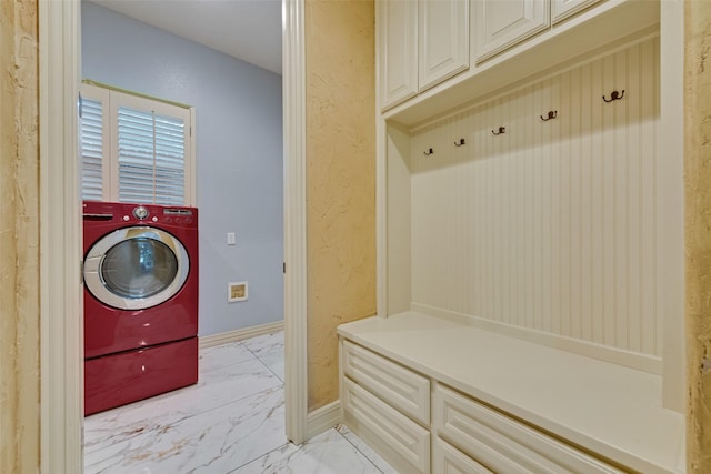 mudroom with washer / clothes dryer