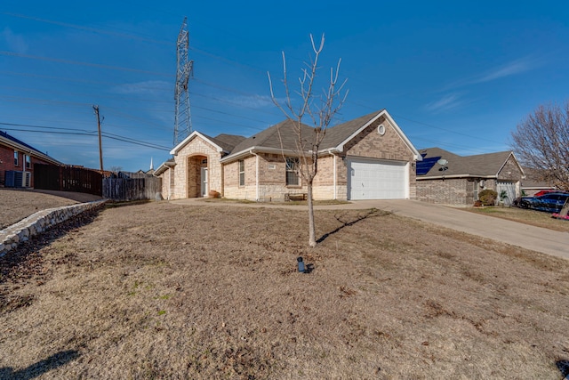 view of front facade featuring a garage and a front yard