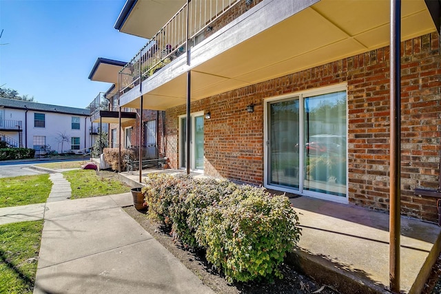 exterior space featuring a balcony