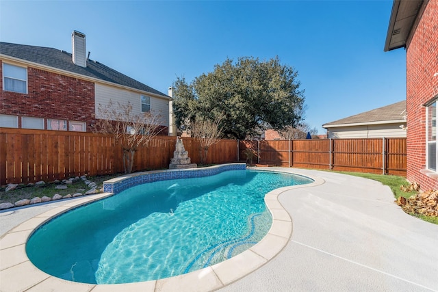 view of swimming pool