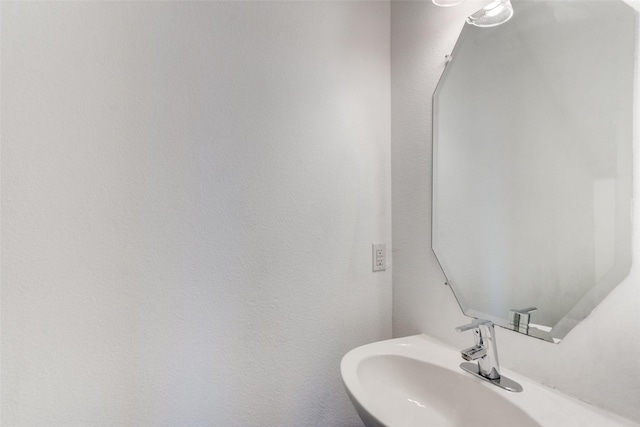 bathroom featuring sink