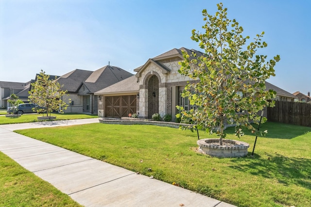 view of front of house featuring a front lawn