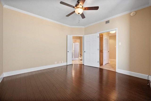 empty room featuring ornamental molding, light hardwood / wood-style floors, and ceiling fan