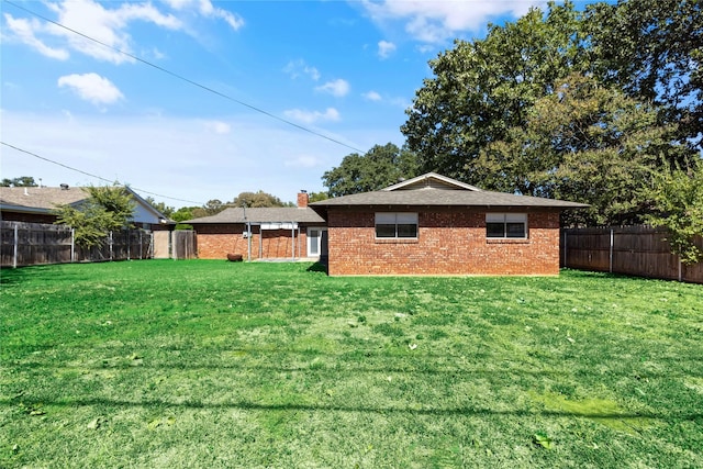 back of house featuring a yard