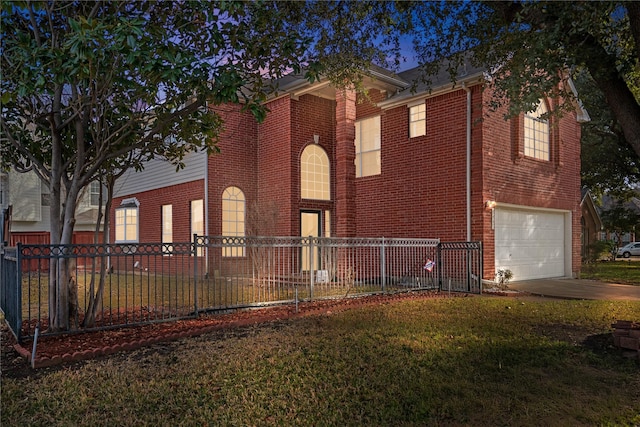 view of front of property featuring a front lawn and a garage