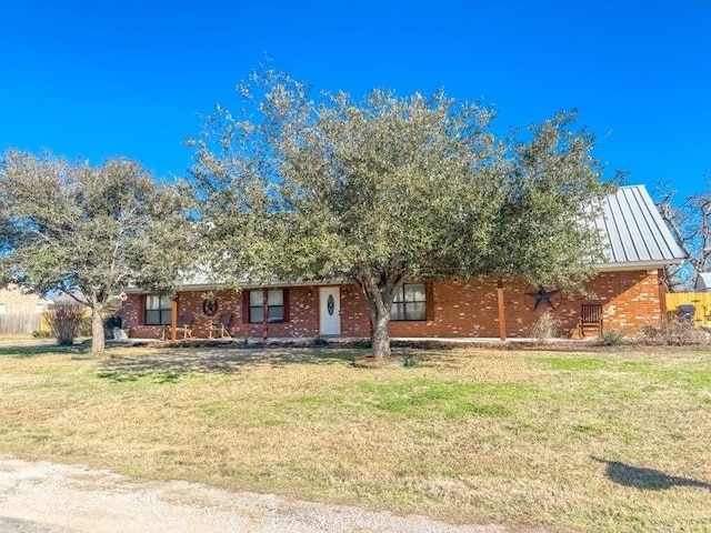 view of front of home with a front lawn