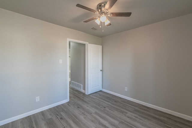 empty room with light hardwood / wood-style flooring and ceiling fan