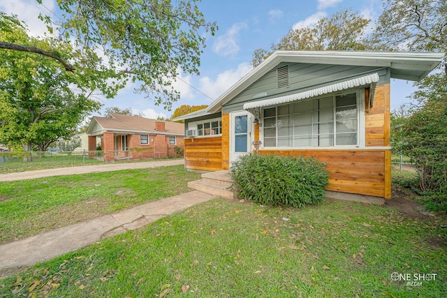 view of front of house featuring a front yard