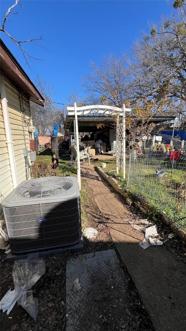 view of yard featuring cooling unit