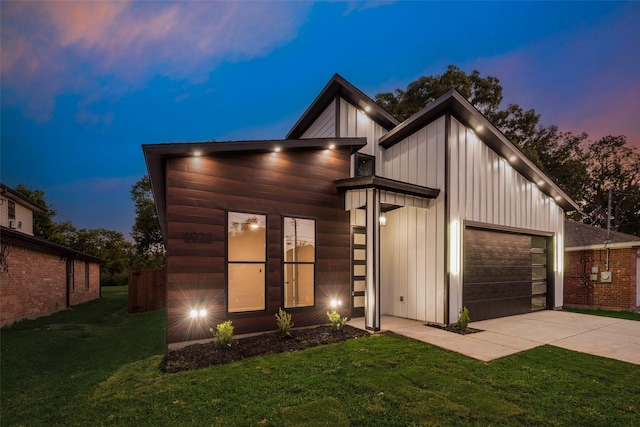 view of front of property featuring a garage and a yard