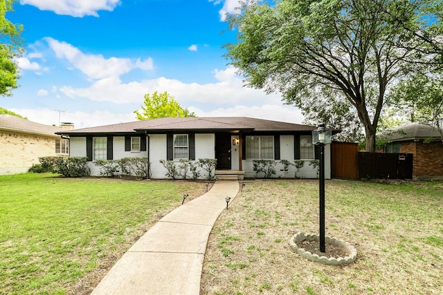 single story home with a front lawn