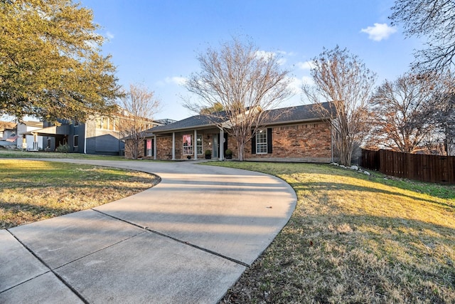 ranch-style house featuring a front yard