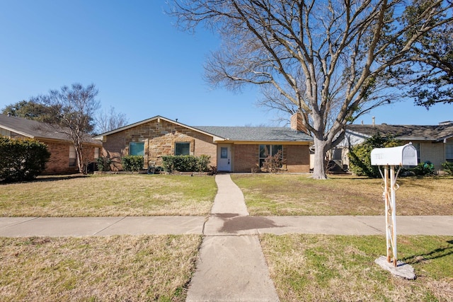 ranch-style home featuring a front lawn