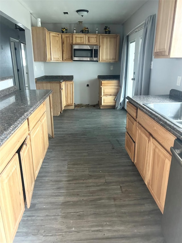 kitchen with sink, dishwashing machine, and dark hardwood / wood-style floors