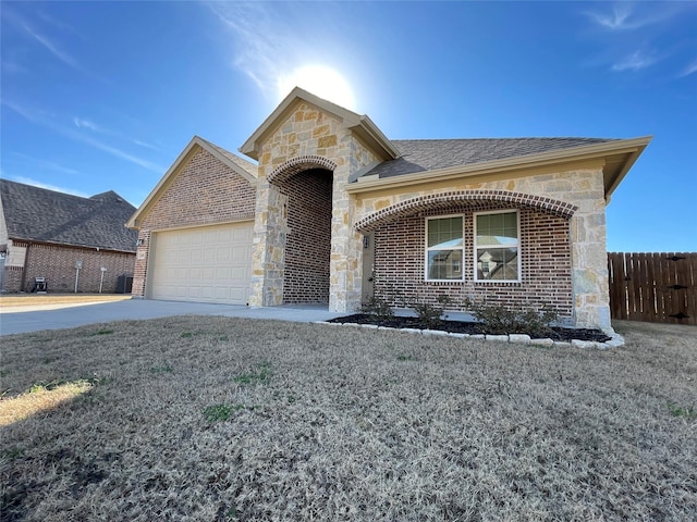 view of front facade featuring a garage