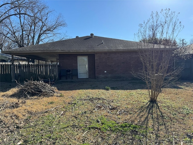 back of house featuring a yard