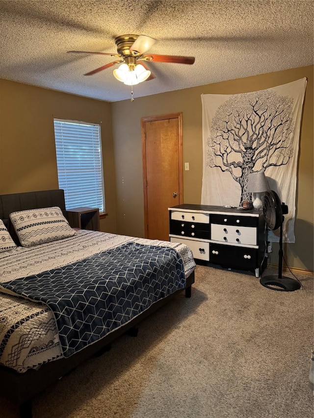 bedroom with ceiling fan, a textured ceiling, and carpet