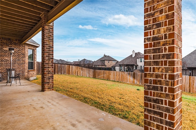 view of yard featuring a patio area