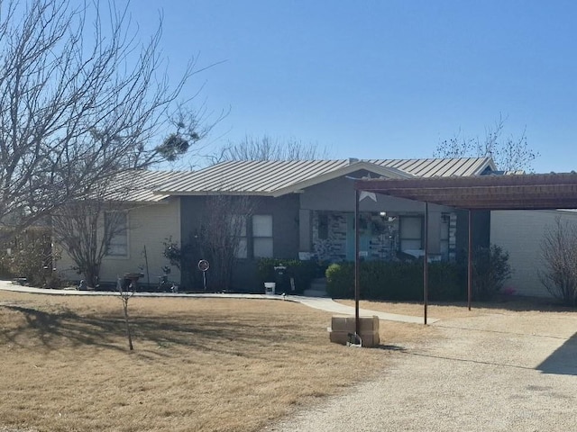 ranch-style home with a front lawn and a carport