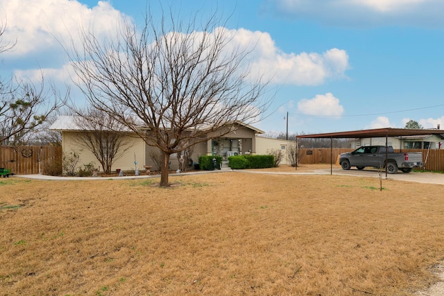 view of front of property with a front lawn