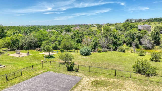 view of yard featuring a rural view