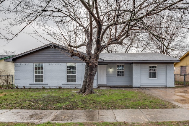 ranch-style home featuring a front yard