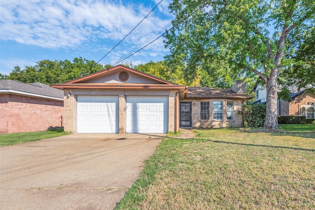 ranch-style home featuring a front lawn