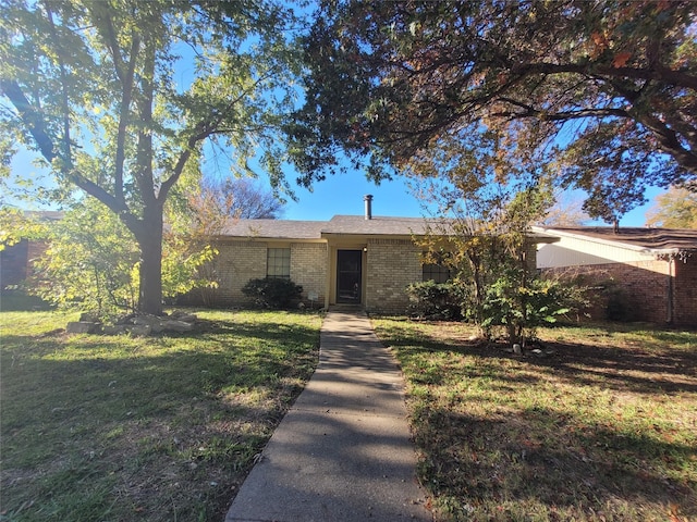 ranch-style home with a front yard