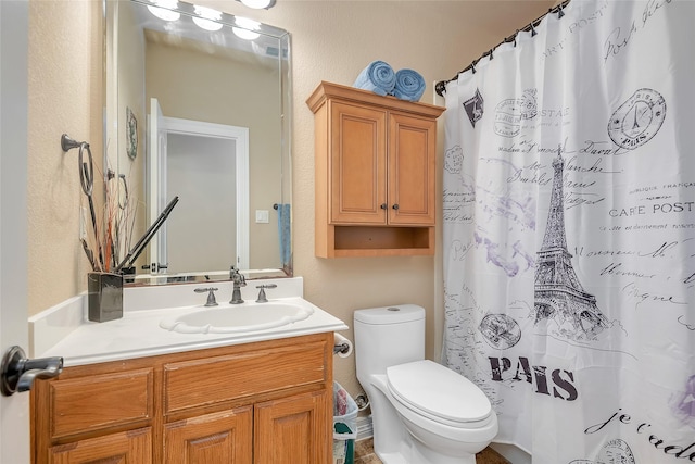 bathroom with a shower with curtain, vanity, and toilet