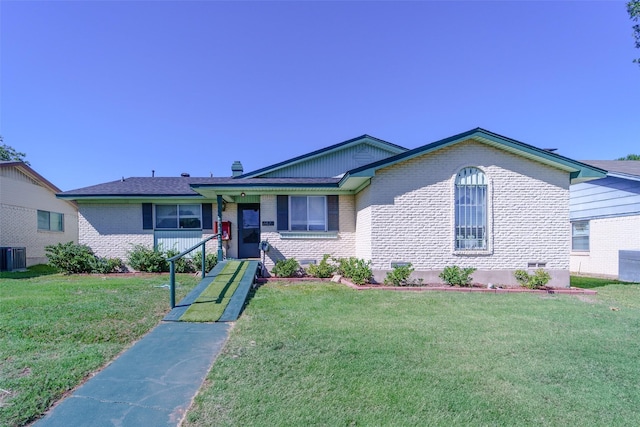 view of front facade featuring a front lawn