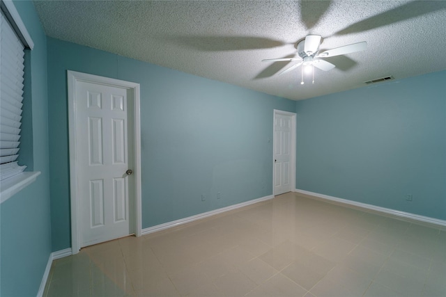 unfurnished bedroom featuring ceiling fan and a textured ceiling