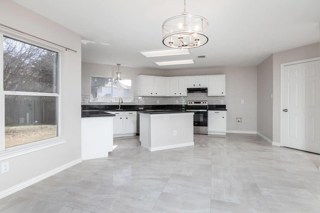 kitchen with sink, stainless steel electric range, plenty of natural light, white cabinets, and decorative light fixtures