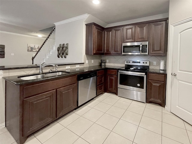4155 Nia Dr, Irving, TX 75038 - kitchen featuring stainless steel appliances, a sink, ornamental molding, tasteful backsplash, and a peninsula