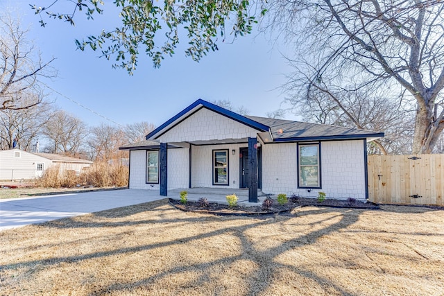 view of front of home featuring a front yard and covered porch