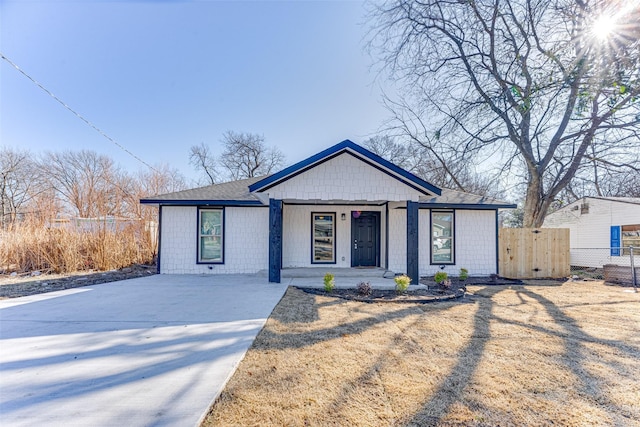 view of front of house featuring a porch