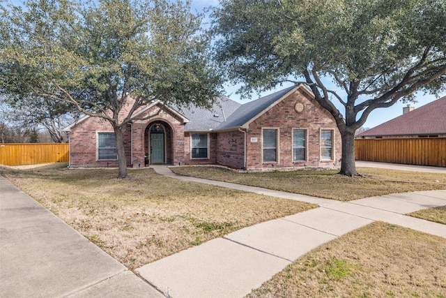 single story home with a front yard