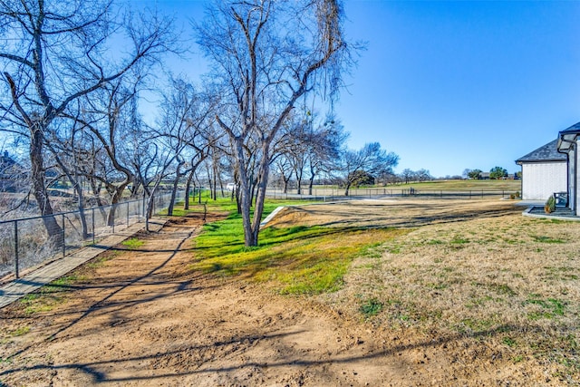 view of yard featuring a rural view