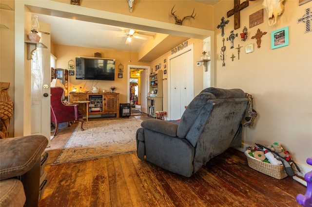 living room featuring ceiling fan and wood finished floors