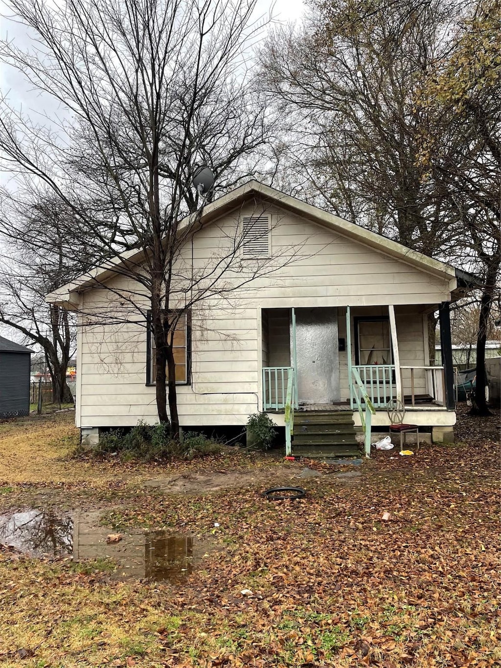 view of front of house with covered porch