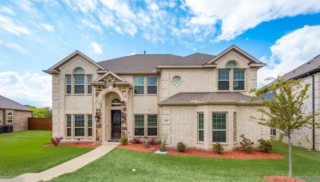 view of front of home featuring a front lawn