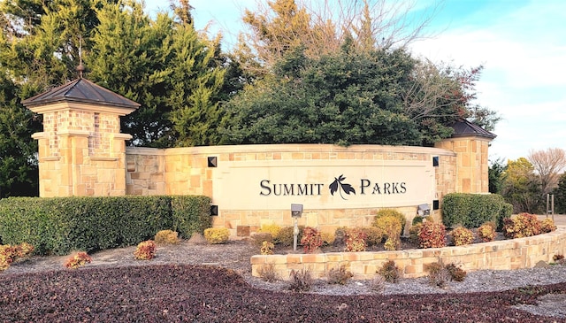 view of community / neighborhood sign