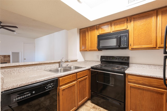 kitchen featuring sink, black appliances, kitchen peninsula, and ceiling fan